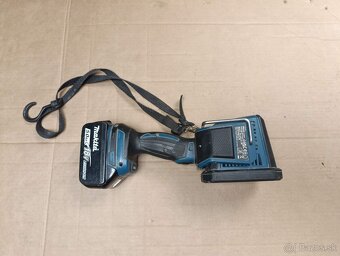 Stavebné AKU svietidlo MAKITA DML812 - 3