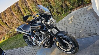 Yamaha MT01 - 3