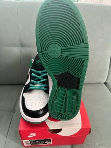 Nike SB Dunk Low Pro Classic Green - 3