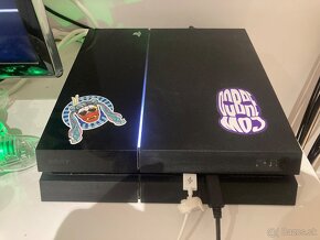 Playstation 4 + dva ovládače - 3