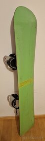 Predám snowboard Naked 155cm plus viazanie - 3