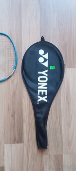 Predám raketu na badminton Yonex - 3