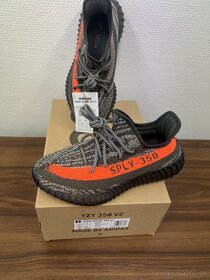 Adidas Yeezy Boost 350 V2 Carbon Beluga 40 2/3 - 3