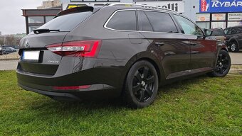 ŠKODA Superb Combi 2.0 TDI Business Hnedá metalíza tmavá - 3