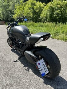 Ducati Diavel Carbon 2017 - 3
