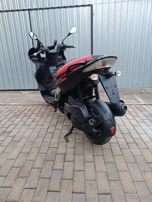 Aprilia SR max 125 i - 3