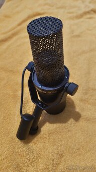 SHURE SM7B - 3