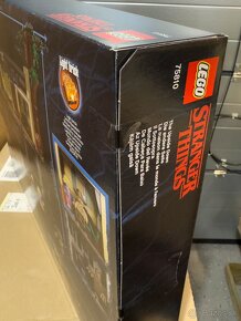 LEGO 75810 Stranger Things, The Upside Down - 3