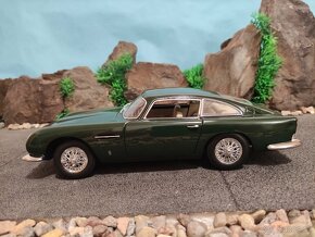 prodám model 1:18 aston martin DB5 autoart - 3