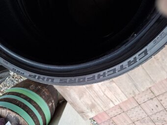 225/35r19 - 3