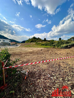 ZNÍŽENÁ CENA -Na predaj stavebný pozemok 799 m2, Trenčianske - 3