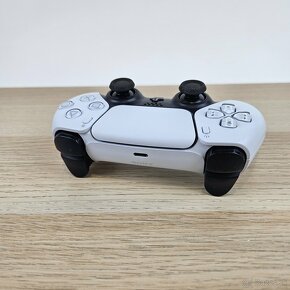 ✔️ Predám PlayStation 5 DualSense - WHITE - 3