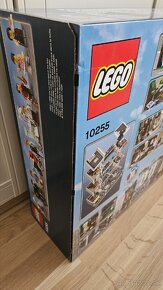 LEGO Creator Expert 10255 Zhromaždenie na námestí - 3