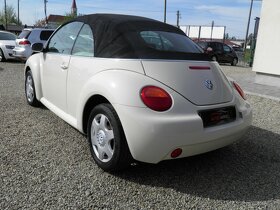 Volkswagen Beetle Cabrio - 3