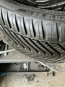 Celoročné  pneu 2ks 225/40R18 viem aj prezuť - 3