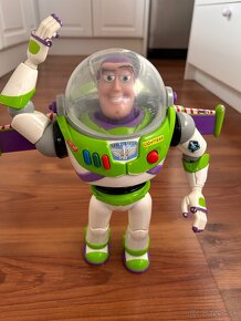 Toy story 4- Buzz lightyear - svieti, rozpráva, hýbe sa - 3