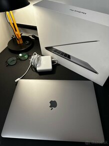 Apple MacBook Pro 2017 15,4-inch 250 GB Intel Core i7 - 3