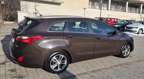 Hyundai i30 1.6 MPI CVVT YES Combi - 3