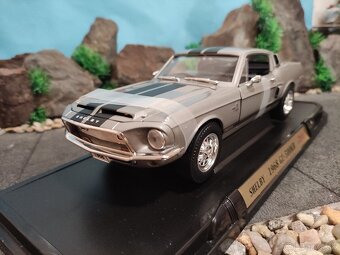 prodám model 1:18 shelby GT 500KR 1968 - 3