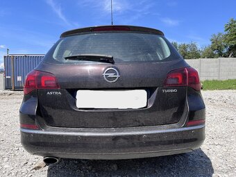 Opel Astra J 09-15 1,4 turbo 103kw rozpredam na nd - 3