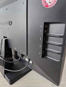 Monitor Lenovo (VESA, USB hub, ethernet) - 3