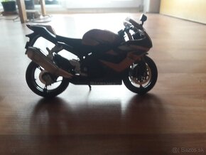 Predaj modelu motorky Suzuki GSX - R 1000 - 3