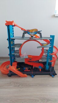 Predám Hot Wheels Ultimate Garage - 3