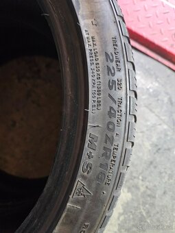 225/40 R18 - 3