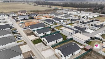 Krásny 4 izbový RD bungalov 92,26 m2 na pozemku 495 m2, Sene - 3