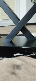Moderná kovová podnož na jedálenský stôl - 3