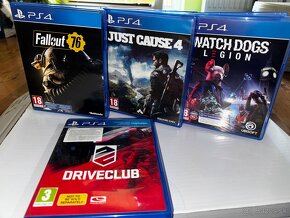 PS4 Slim 500gb + 2 ovládače + hry - 3