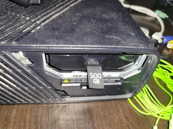 Xbox 360 E 500GB + Hra + adaptéry - 3