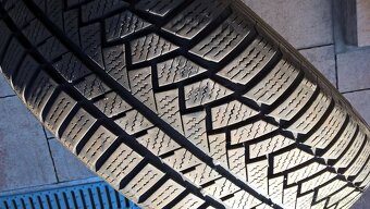 ZIMNÉ pneu 215/55 R17 98V XL cca 6-7 mm r.2020 LEN 35- €/kus - 3