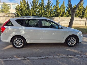 Predám Kia ceed Combi Faclieft 1.6Crdi 85kw M6 2011 - 3