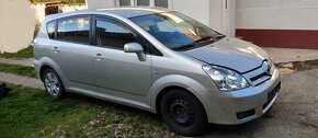 rozpredam toyota corolla verso 2,0 - 3