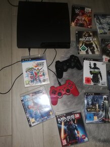 Playstation 3 Slim, kopec hier, 2 ovládače, káble - 3