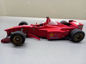 F1 FERRARI F310B MICHAEL SCHUMACHER MINICHAMPS 1:18 - 3