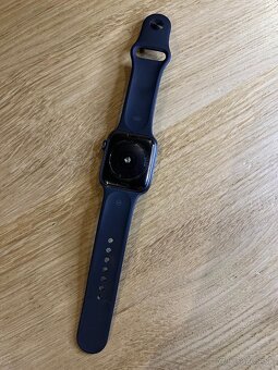 Apple Watch SE 44mm Space Grey Aluminium Case - 3