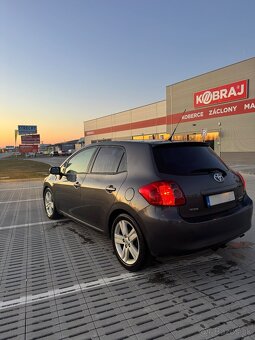 Toyota Auris 2.2 - 3