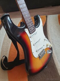 Vintage V6 Stratocaster - 3