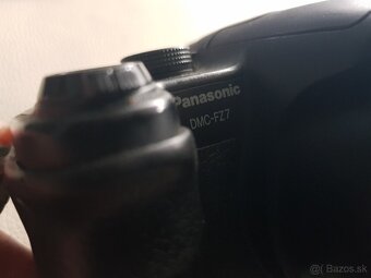 Panasonic LUMIX DMC-FZ7 s príslušenstvom - 3