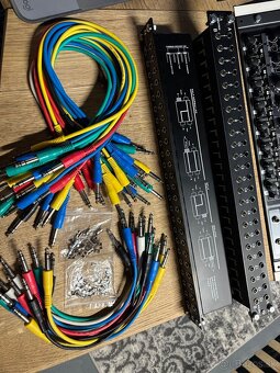 Predám: 2x NEUTRIK NYS-SPP-L1 Patchbay + 30ks Patch káble - 3