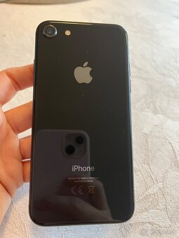 Predám iPhone 8 Black 64GB - 3