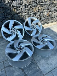 ✅ 5x112 r17 richmond golf seat octavia - 3