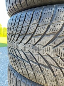 235/40 R19 Nokian - 3