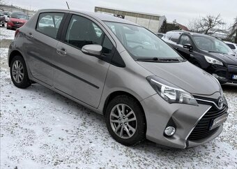 Toyota Yaris 1,3 VVT-i NOVÉ V ČR,SERVISKA benzín manuál - 3