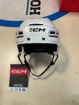 UPLNE NOVA PROFI PRILBA CCM TACKS 720 SENIOR M/L  - 3