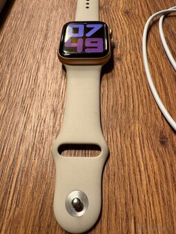 Apple Watch SE - Aluminum Gold - 3