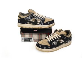 Travis Scott x Nike Dunk Low Cactus Jack - 3