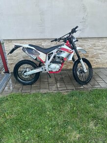 AJP PR3 125 Supermoto - 3